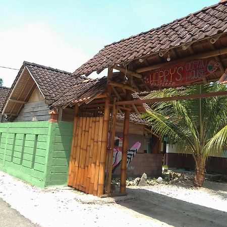 Harry'S Ocean House Watukarung Homestay Kalak 외부 사진