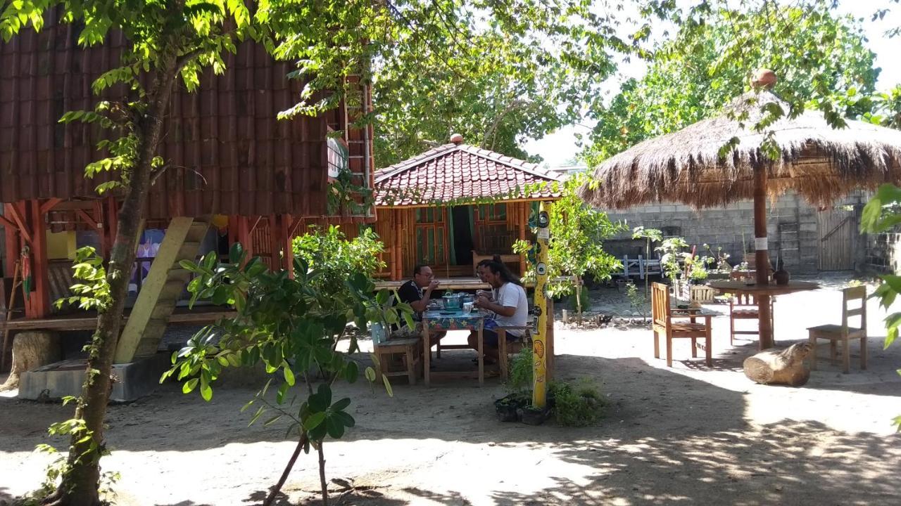 Harry'S Ocean House Watukarung Homestay Kalak 외부 사진