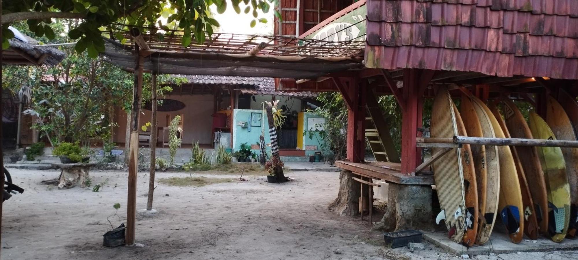 Harry'S Ocean House Watukarung Homestay Kalak 외부 사진