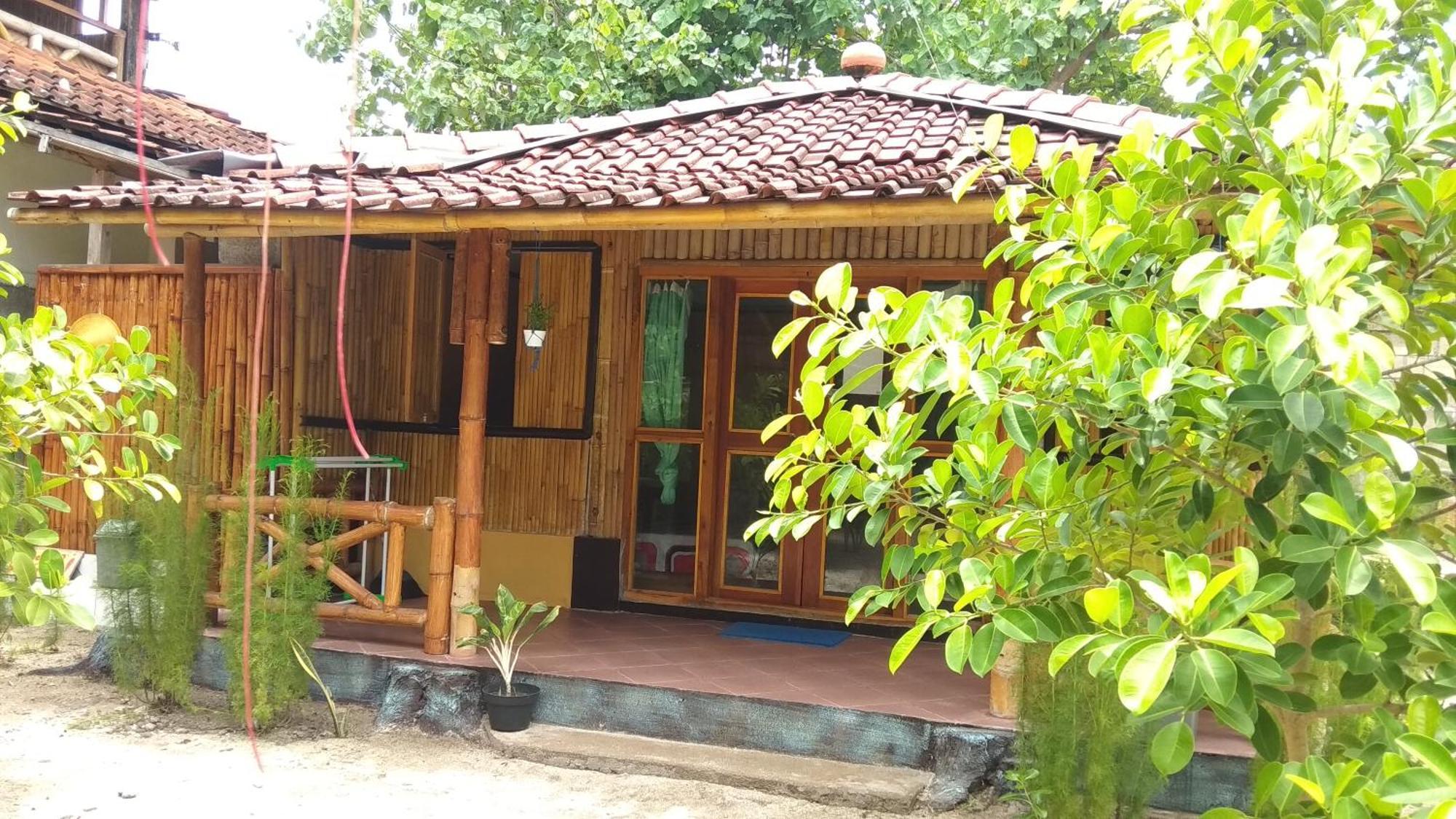 Harry'S Ocean House Watukarung Homestay Kalak 객실 사진