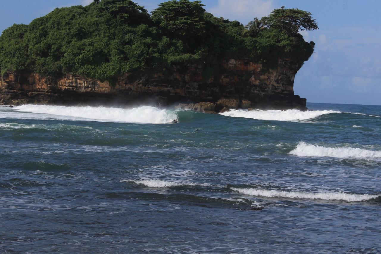 Harry'S Ocean House Watukarung Homestay Kalak 외부 사진