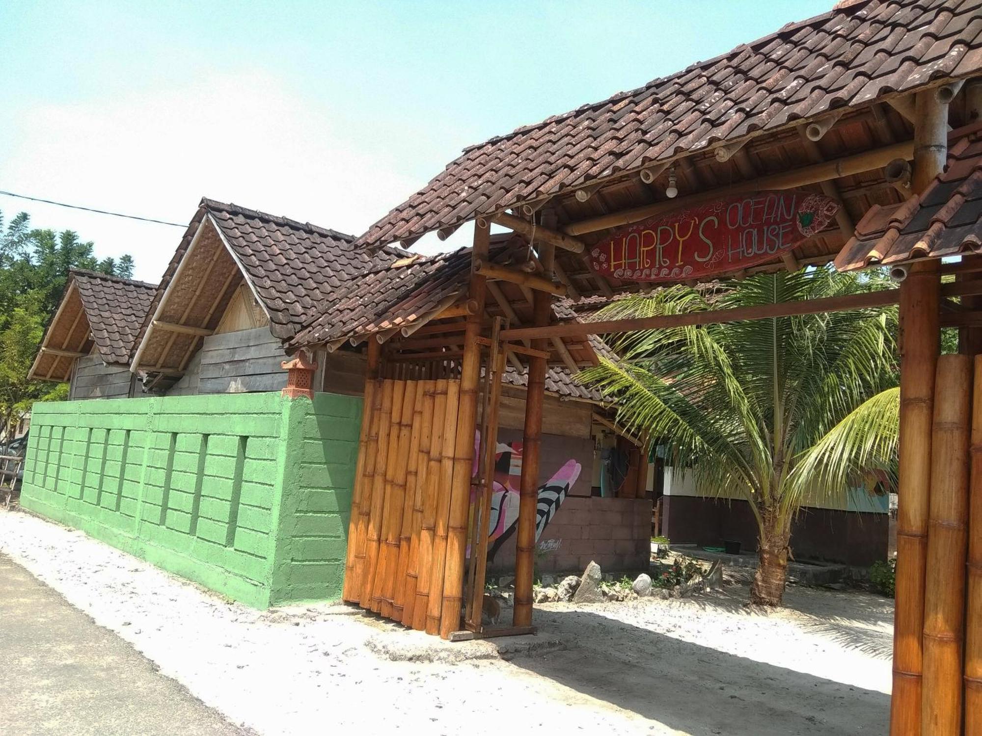 Harry'S Ocean House Watukarung Homestay Kalak 외부 사진