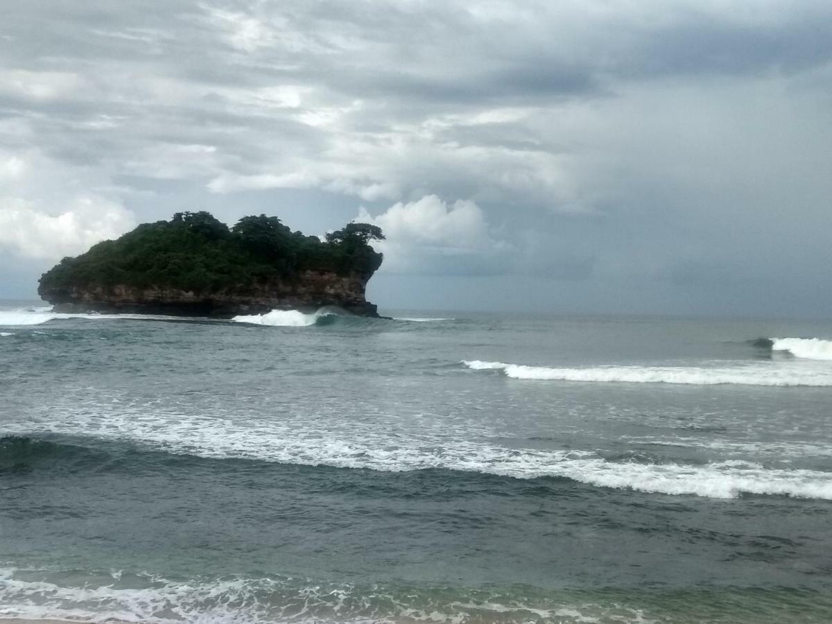 Harry'S Ocean House Watukarung Homestay Kalak 외부 사진