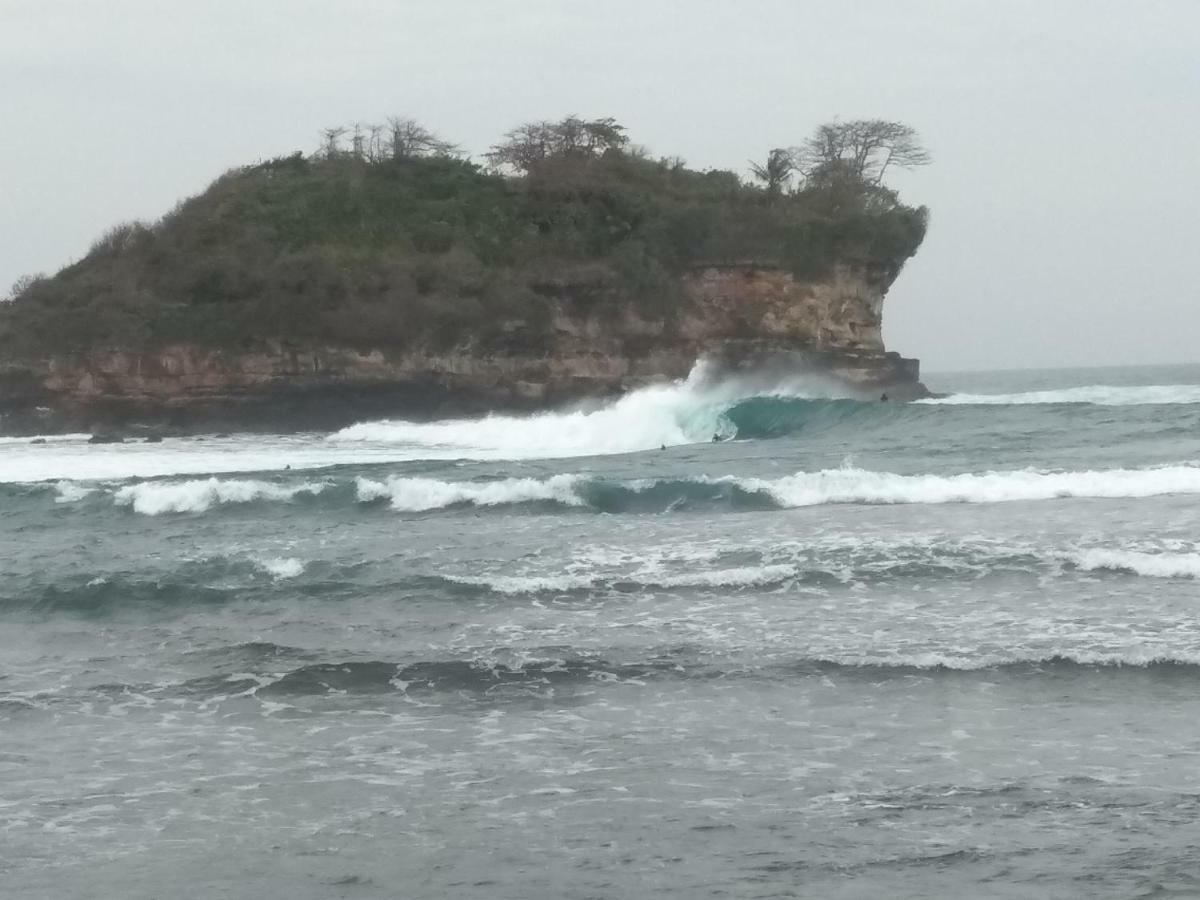 Harry'S Ocean House Watukarung Homestay Kalak 외부 사진